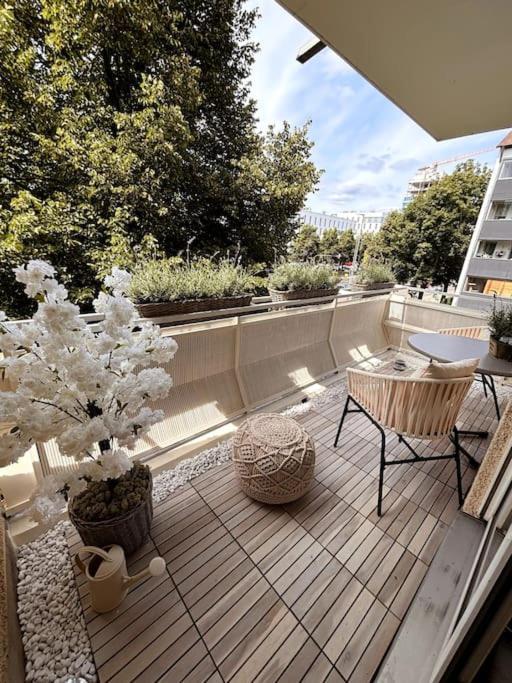 Stylish Studio Apartment With Beautiful Balcony Ингольштадт Экстерьер фото